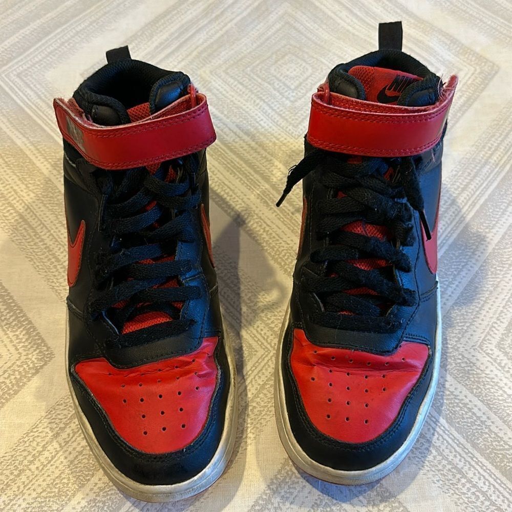 Nike Boys Court Borough Mid 2 GS Retro Black/Red School Sneakers 6.5Y